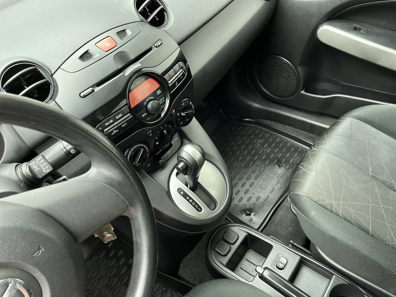 Used 2014 MAZDA MAZDA2 Sport FWD image 13