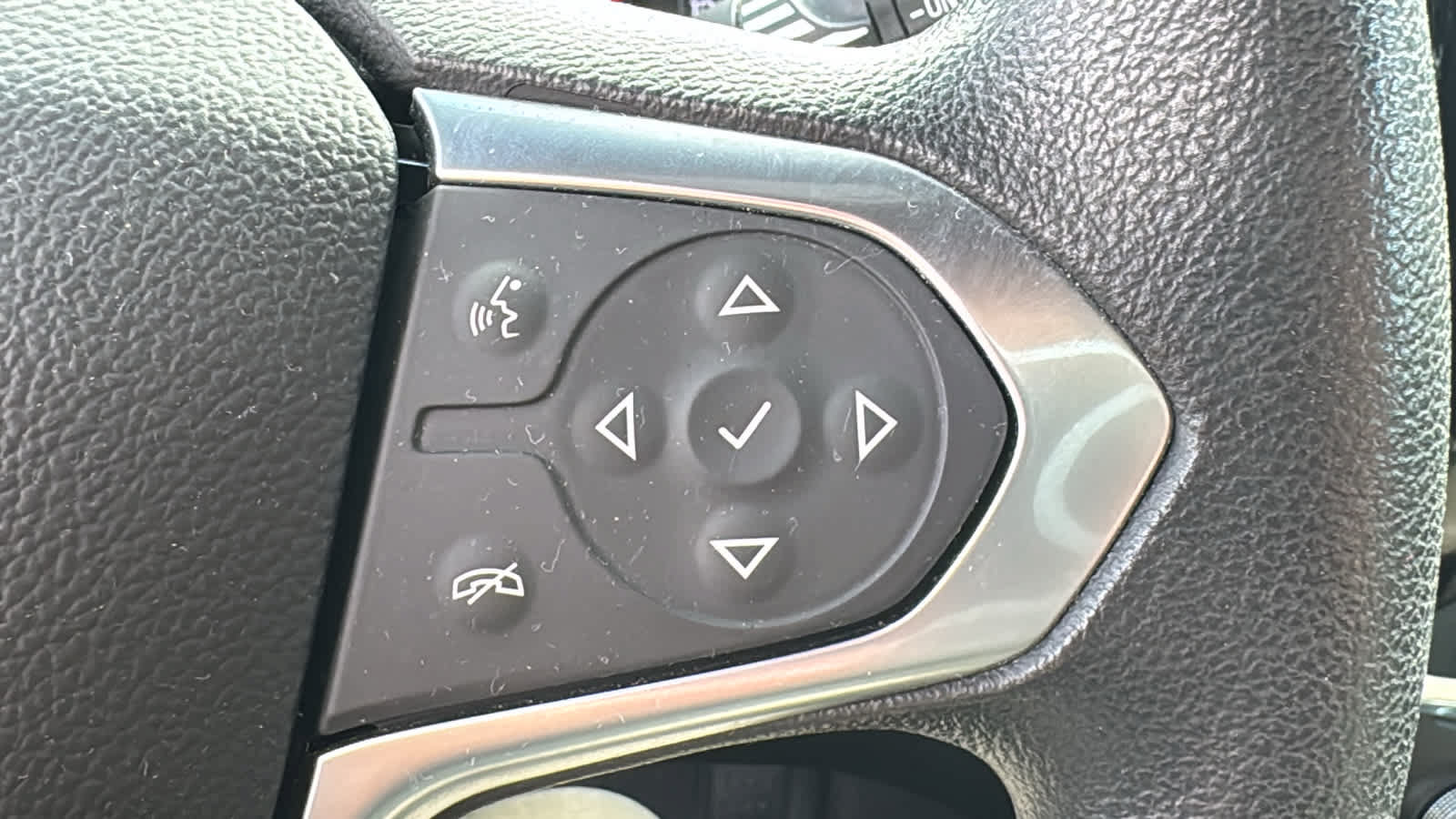 Used 2023 Chevrolet Traverse LS w/ Midnight/Sport Edition AWD/4WD image 9