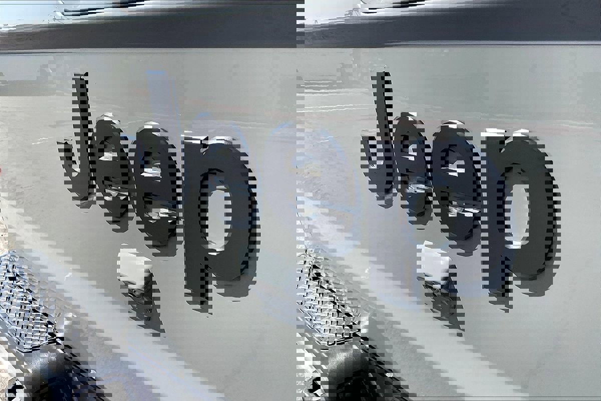 Used 2023 Jeep Gladiator Overland image 18