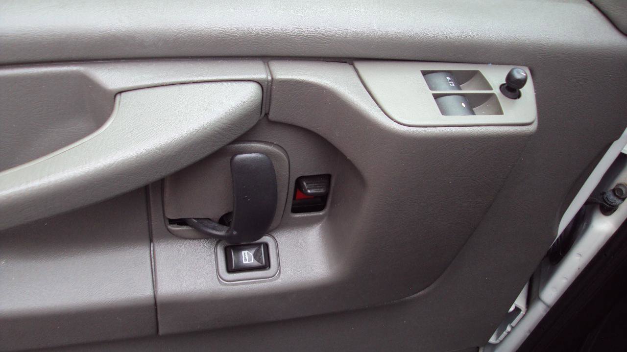 Used 2013 Chevrolet Express 1500 LS AWD/4WD image 17