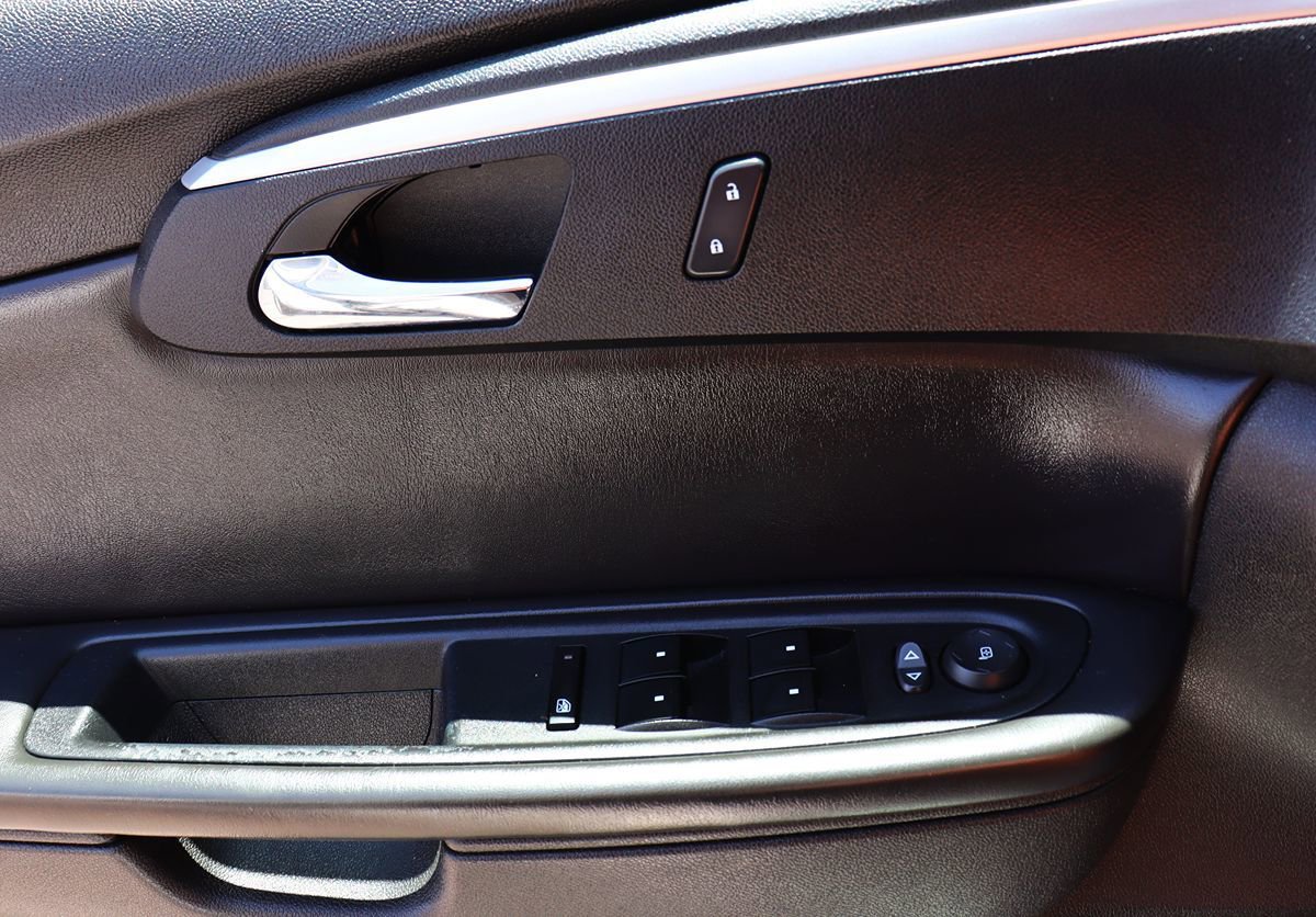 Used 2012 Chevrolet Traverse LT FWD image 41