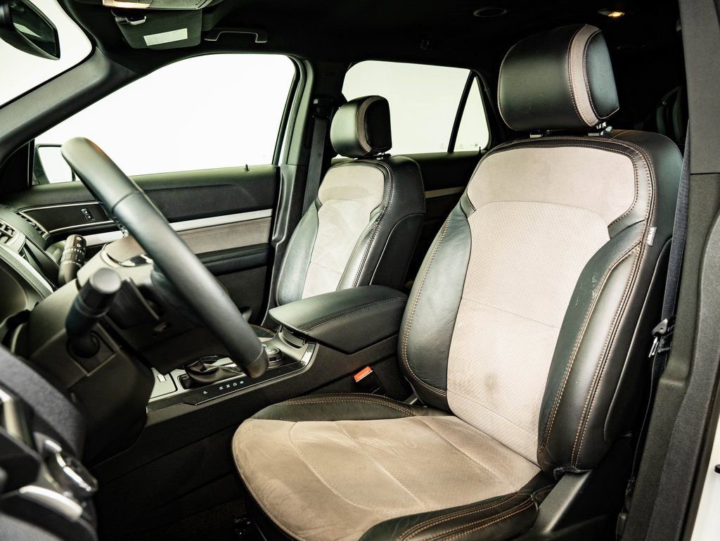 Used 2017 Ford Explorer XLT w/ Equipment Group 202A image 22