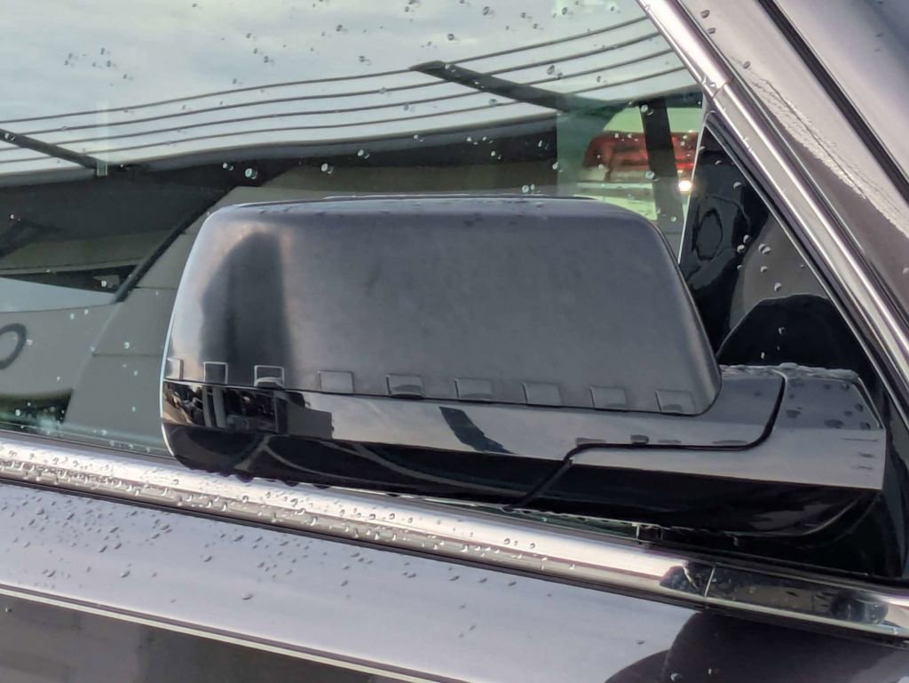 Used 2018 GMC Yukon SLE w/ SLE Value Package image 12