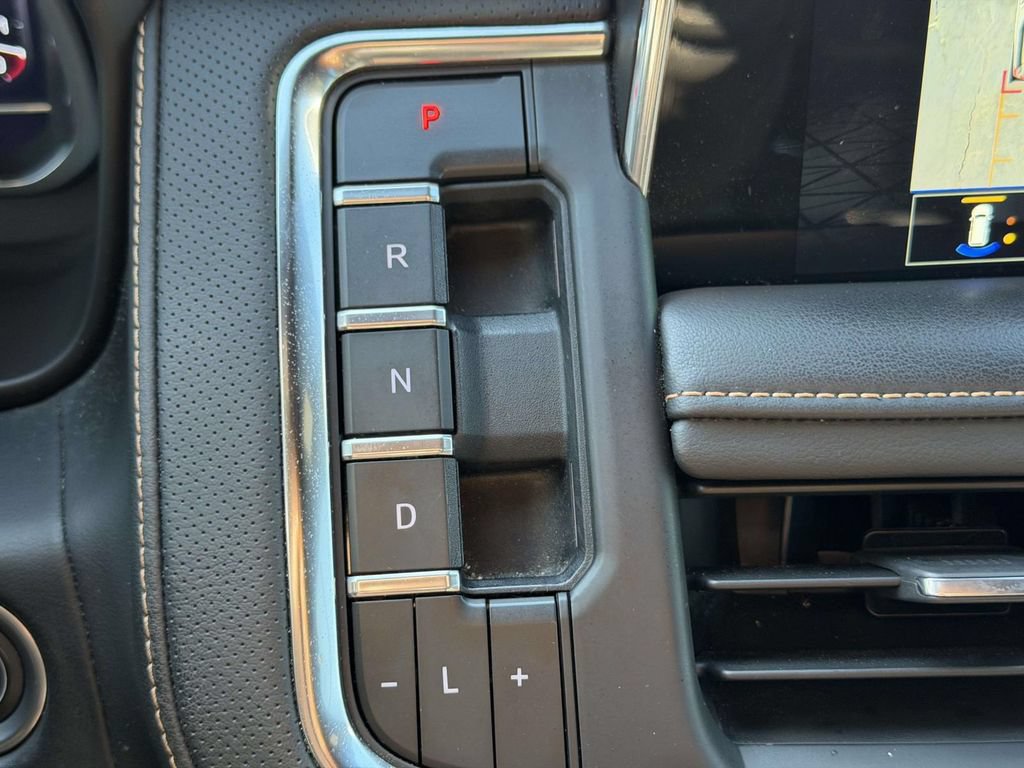 Used 2023 GMC Yukon XL AT4 w/ Technology Package AWD/4WD image 25