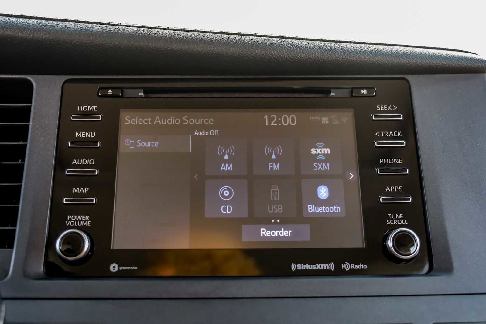 Used 2018 Toyota Sienna XLE image 30