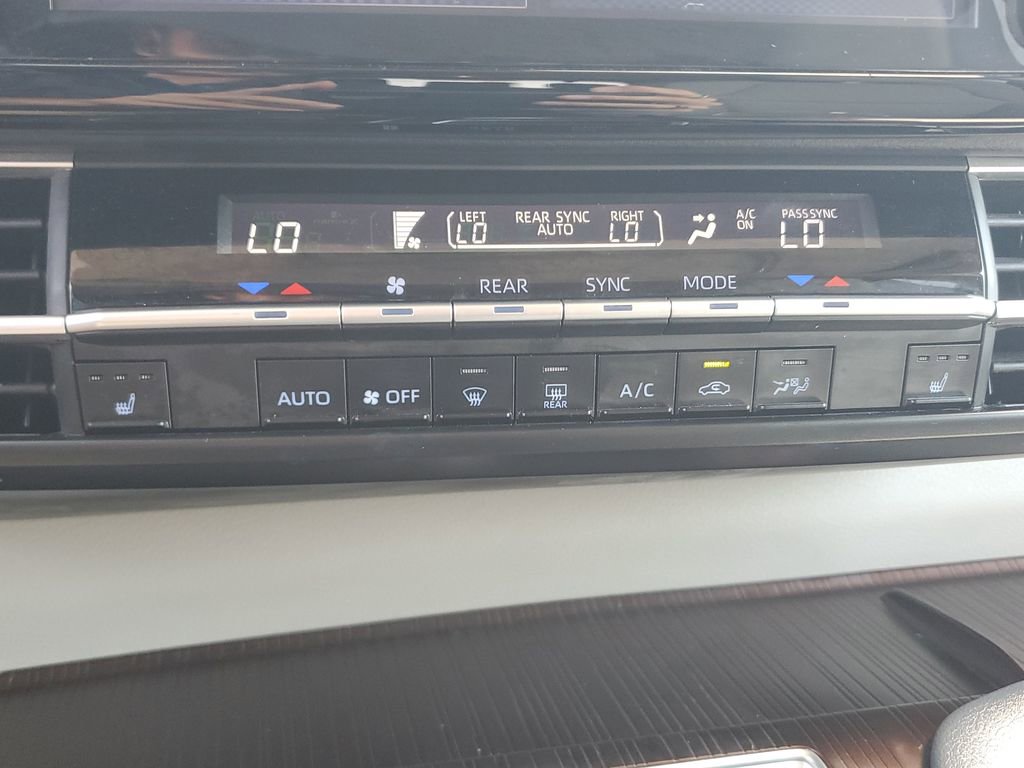 Certified 2024 Toyota Sienna XLE image 23