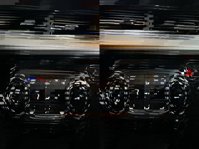 Used 2025 Chevrolet Trax LT w/ LT Convenience Package image 18