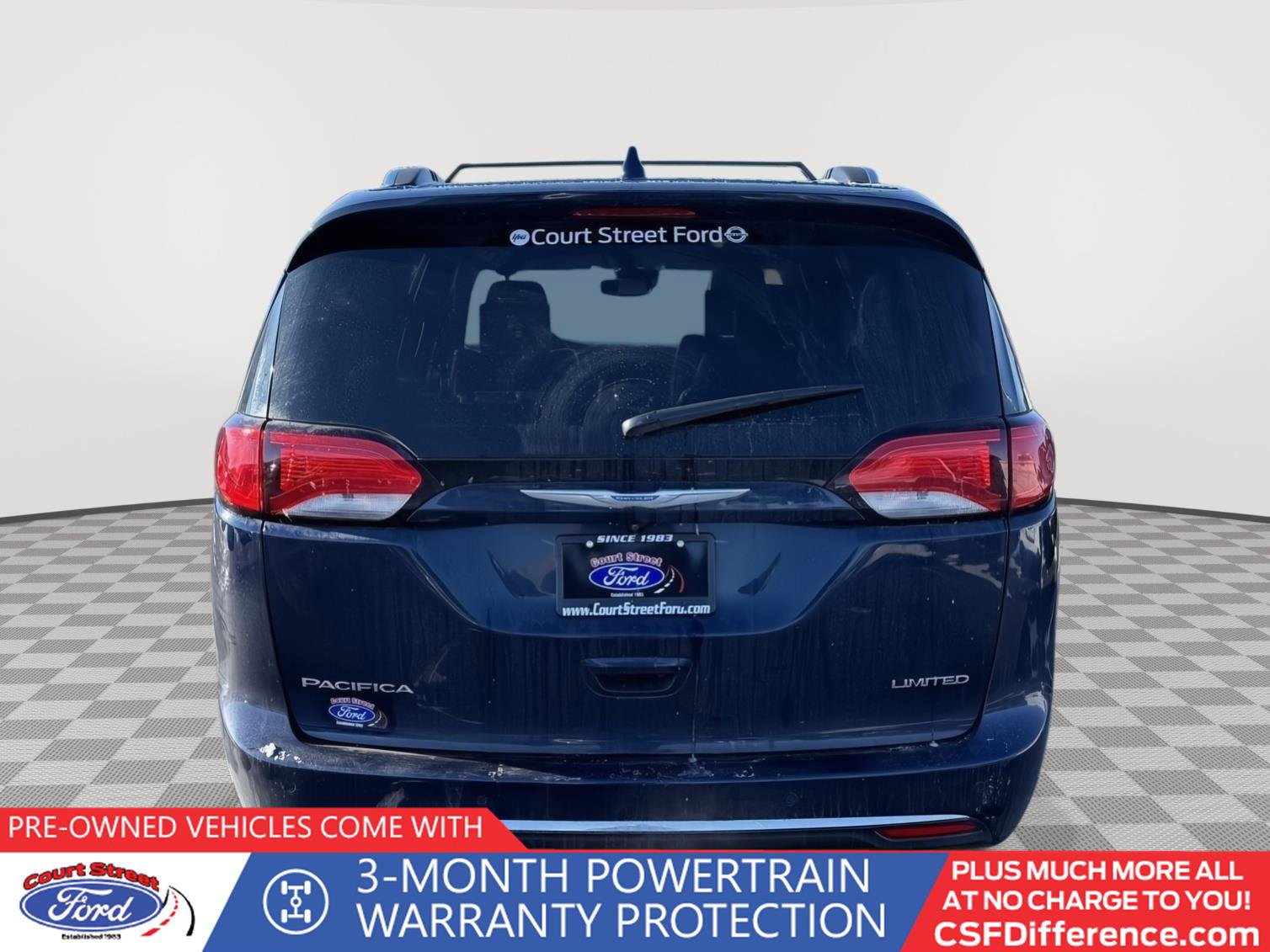 Used 2018 Chrysler Pacifica Limited w/ Tire & Wheel Group image 2
