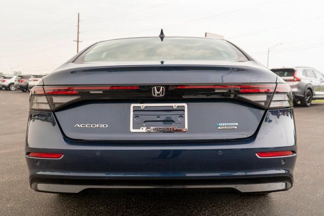 Used 2024 Honda Accord Touring image 7