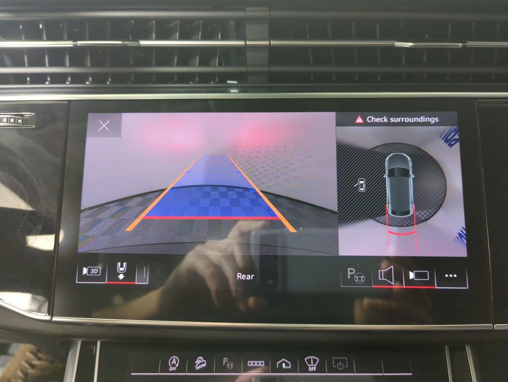 Used 2023 Audi Q8 Prestige w/ Prestige Package image 15