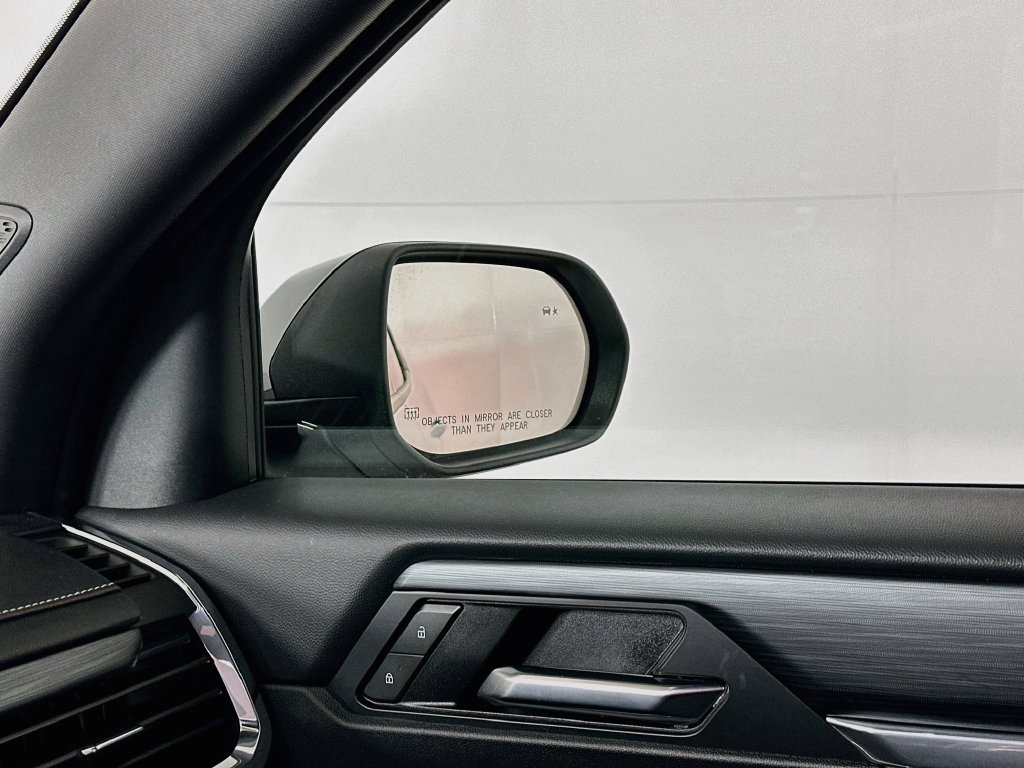 Used 2025 GMC Acadia Elevation FWD image 25
