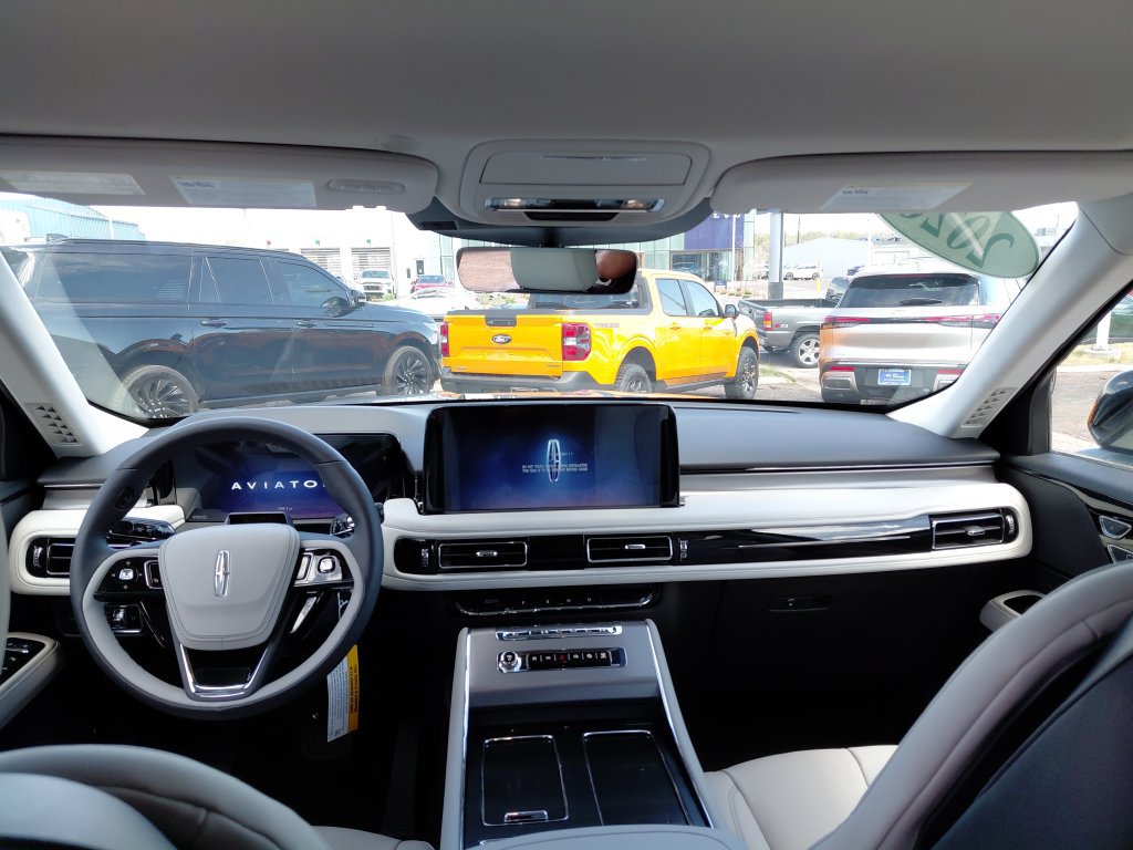 New 2026 Lincoln Aviator AWD w/ Jet Appearance Package image 29