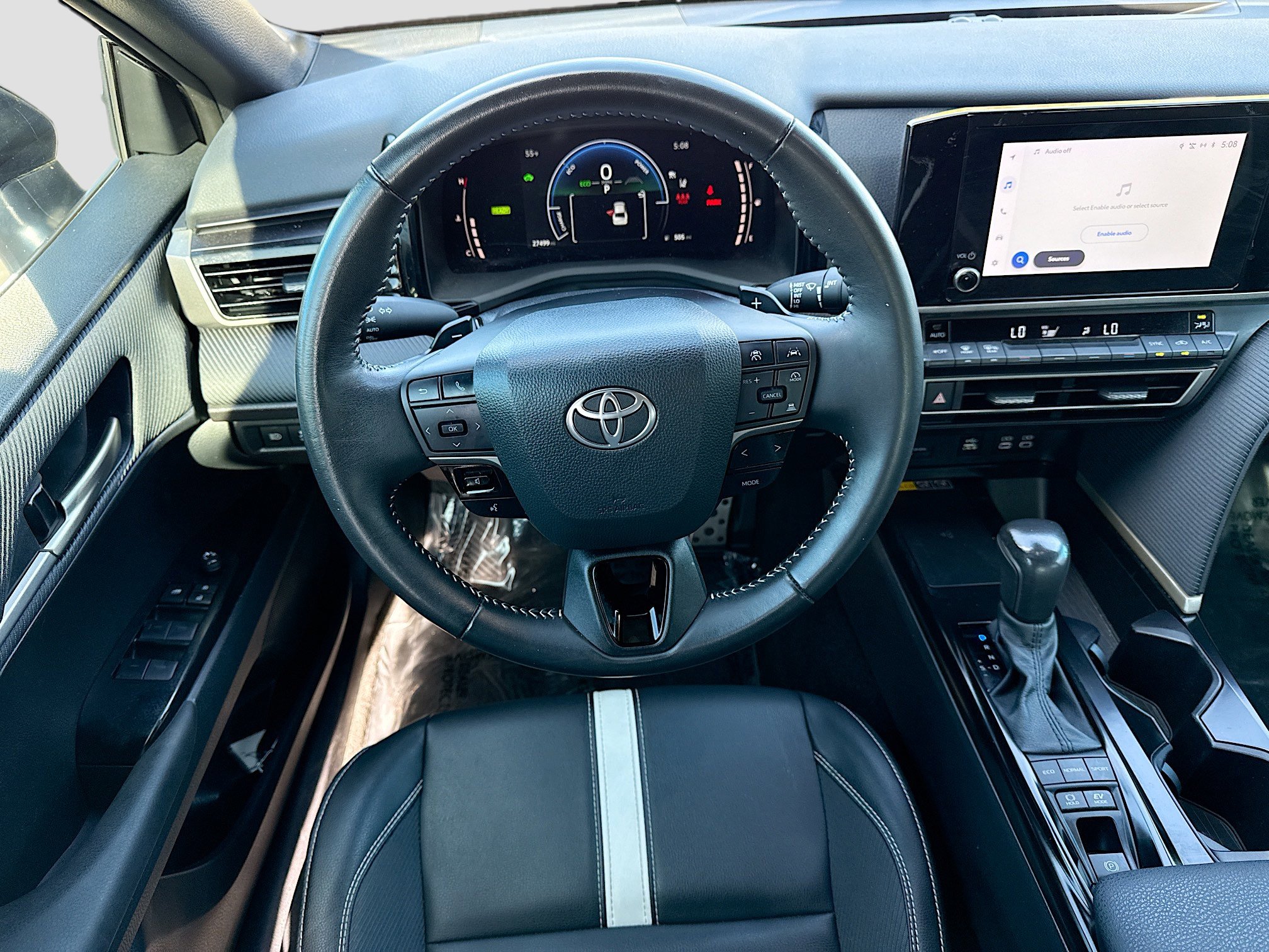 Used 2025 Toyota Camry SE w/ Convenience Package image 16
