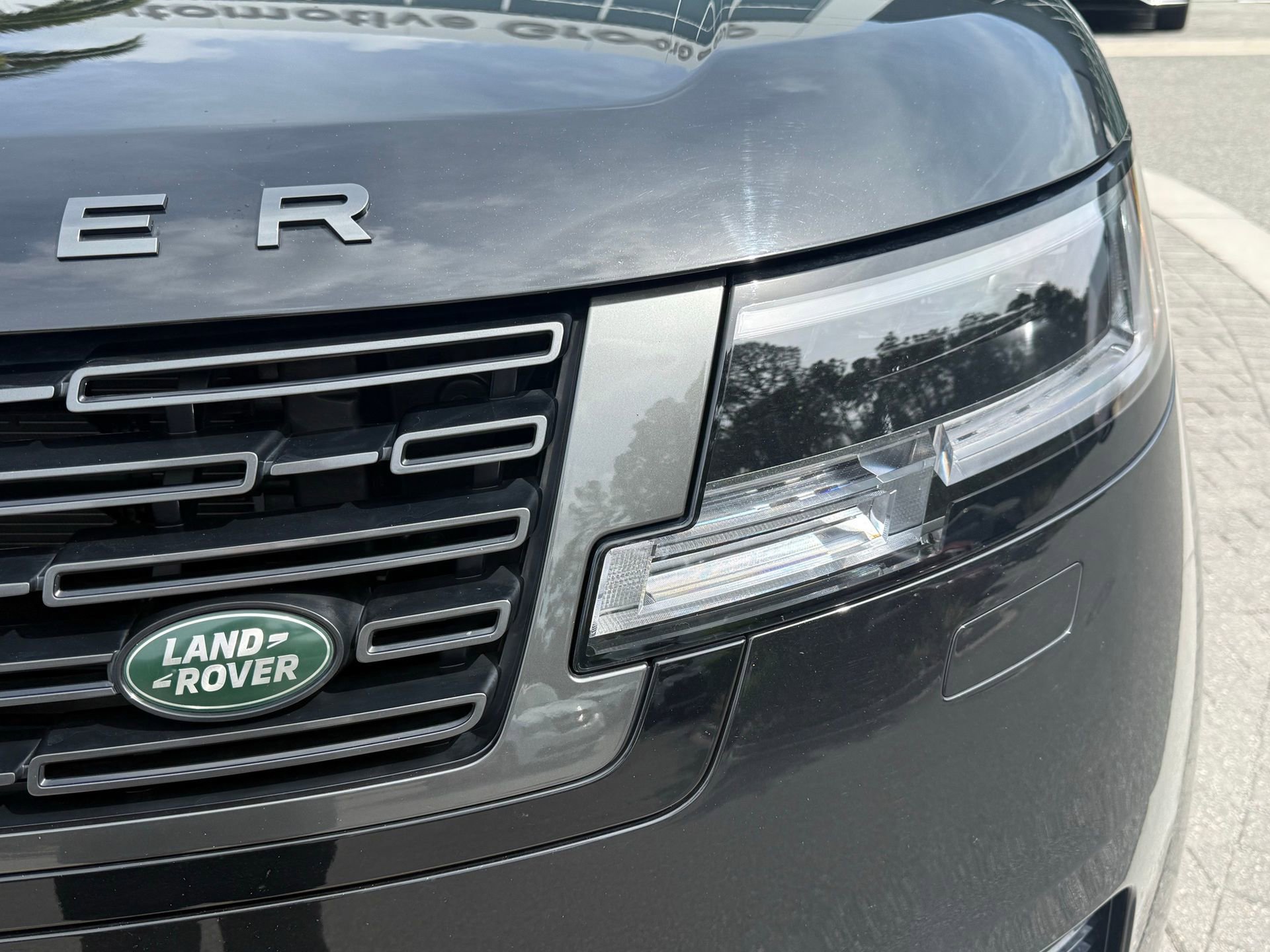 Used 2023 Land Rover Range Rover Long Wheelbase Autobiography image 16