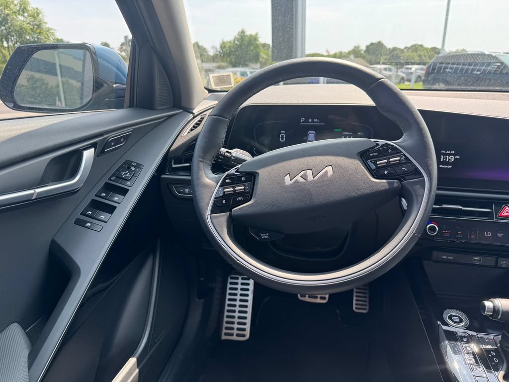 Used 2023 Kia Niro SX Touring FWD image 14