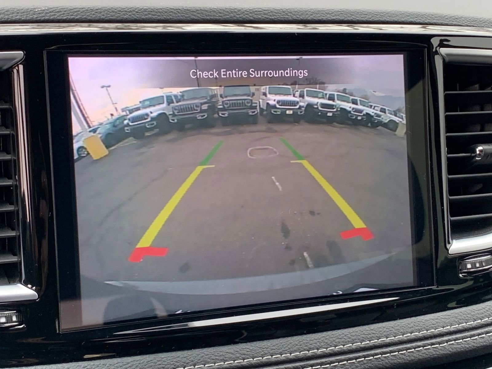 Used 2025 Chrysler Pacifica Limited image 18