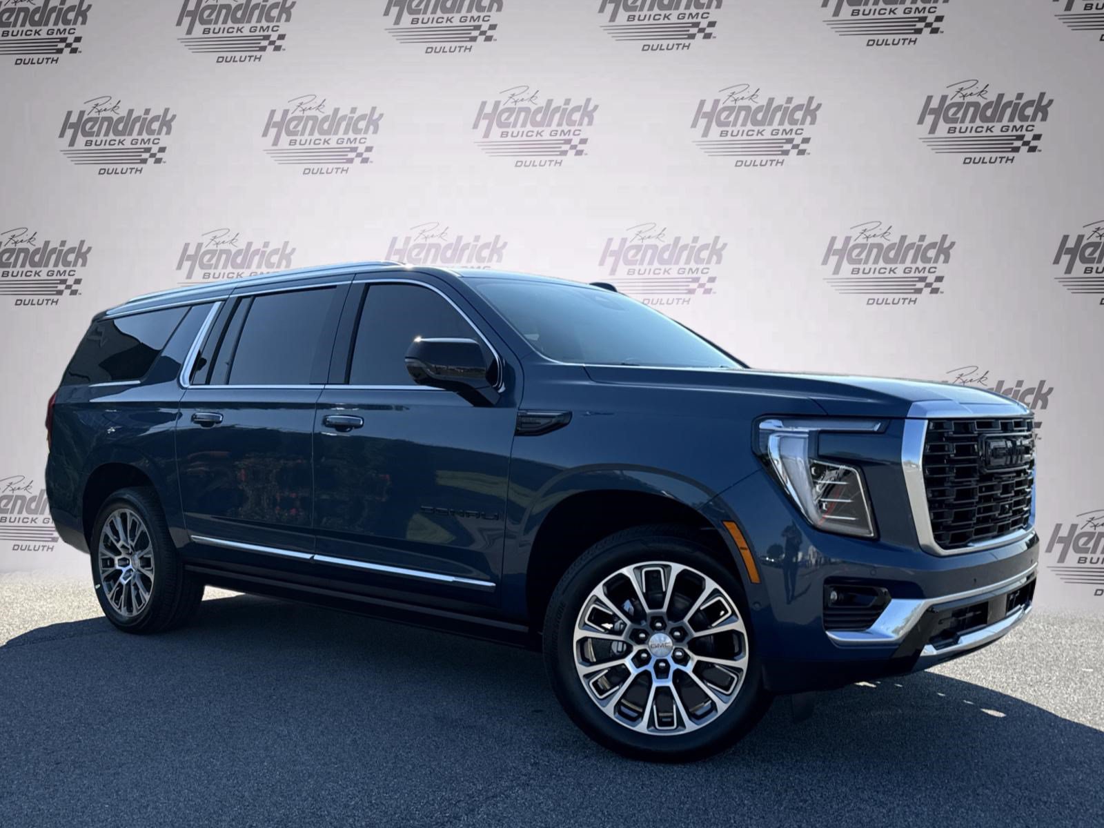 New 2026 GMC Yukon XL Denali w/ Denali Reserve Package RWD image 2