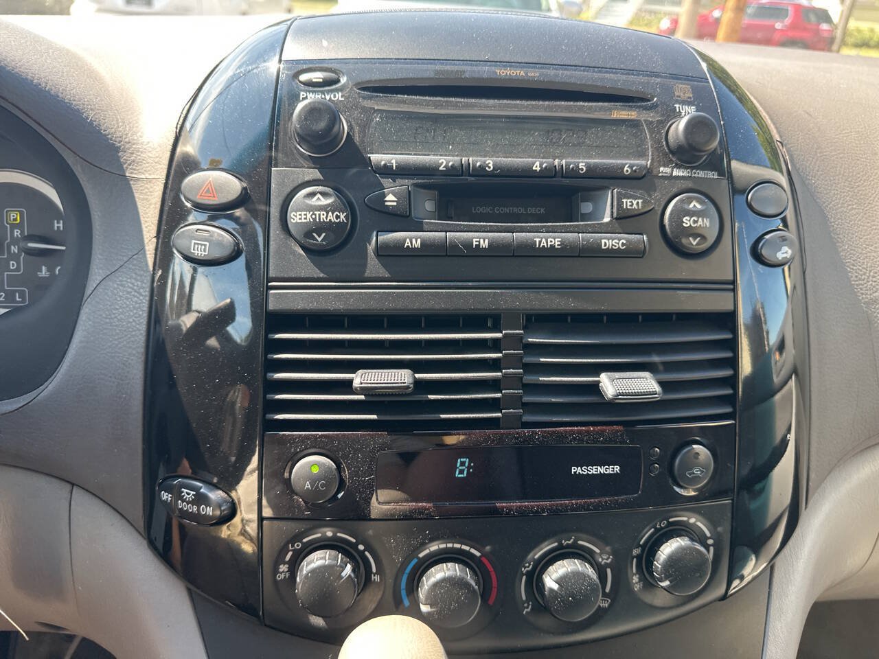 Used 2004 Toyota Sienna LE FWD image 11