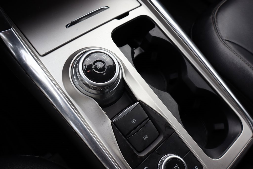 Used 2020 Ford Explorer XLT w/ Equipment Group 202A image 11