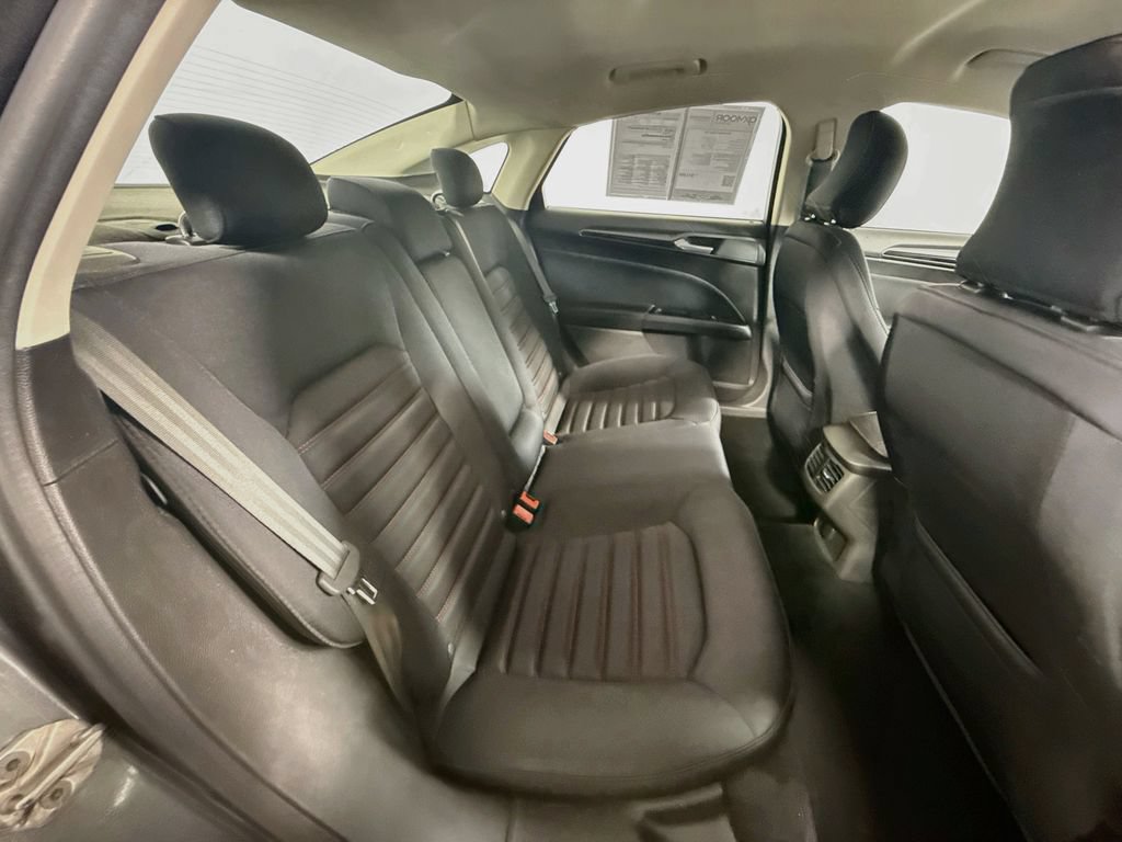 Used 2016 Ford Fusion SE w/ Equipment Group 201A FWD image 24