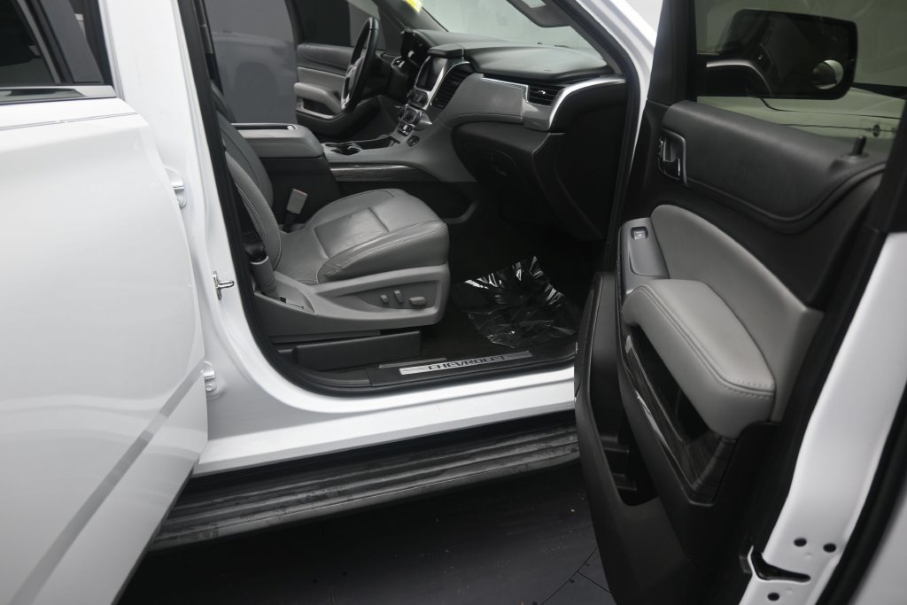 Used 2018 Chevrolet Tahoe LT w/ Luxury Package RWD image 14