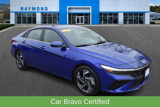 Used 2025 Hyundai Elantra SEL image 1