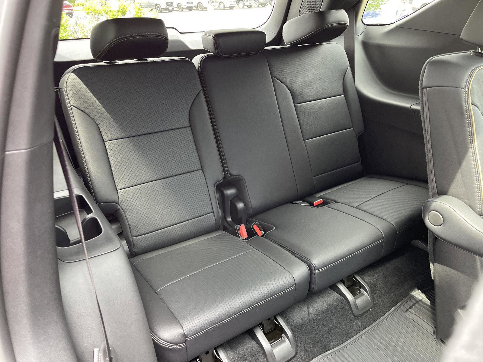 Used 2025 Chevrolet Traverse High Country w/ LPO, Floor Liner Package AWD/4WD image 42
