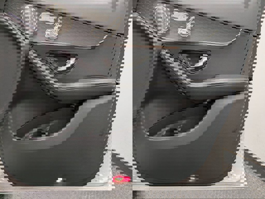 Used 2021 Mercedes-Benz GLC 300 4MATIC image 27