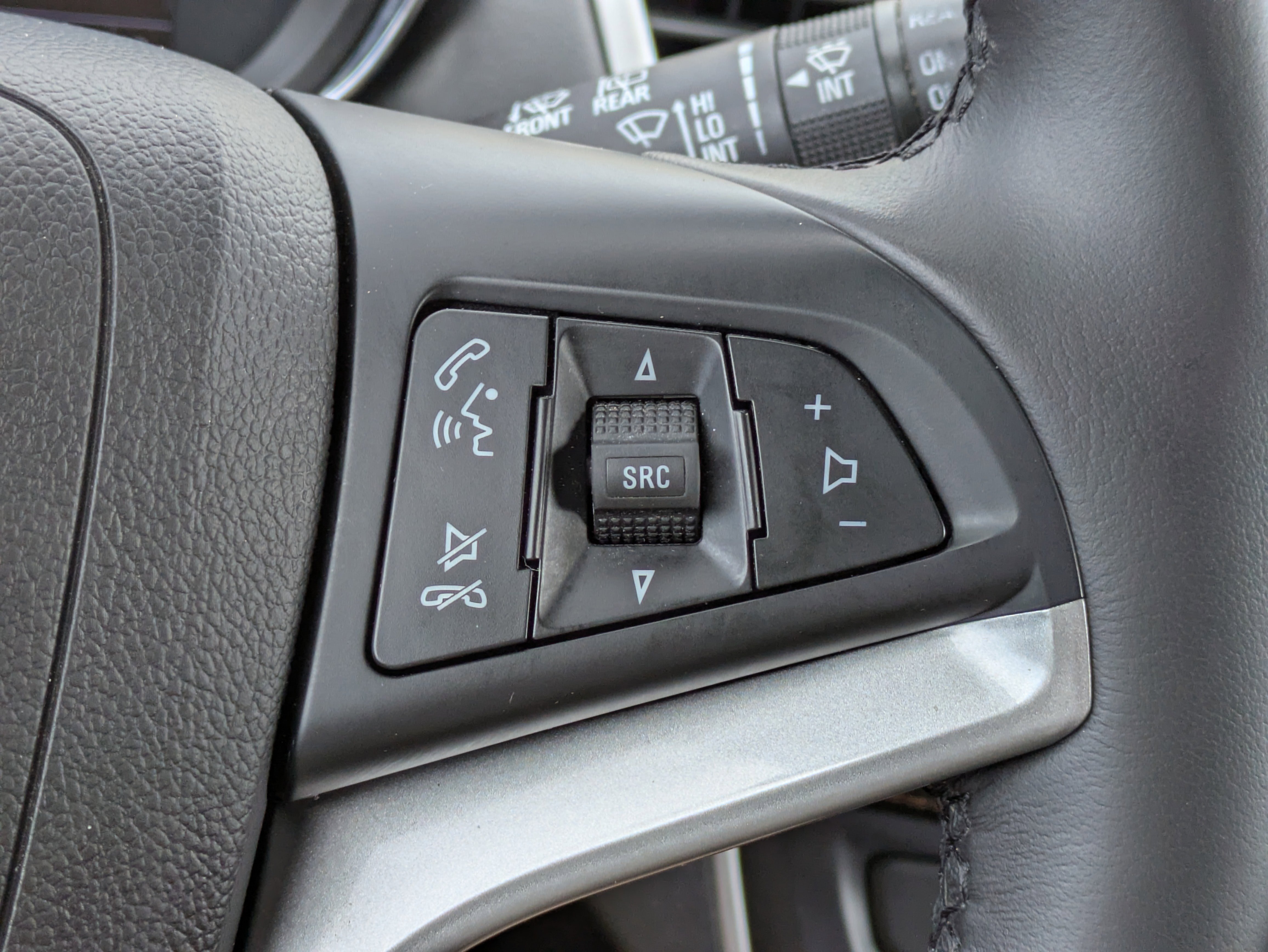 Used 2021 Chevrolet Trax LT w/ Sport Edition FWD image 23