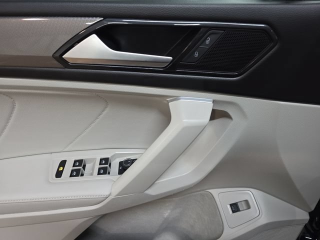 Used 2024 Volkswagen Tiguan SE AWD/4WD image 10