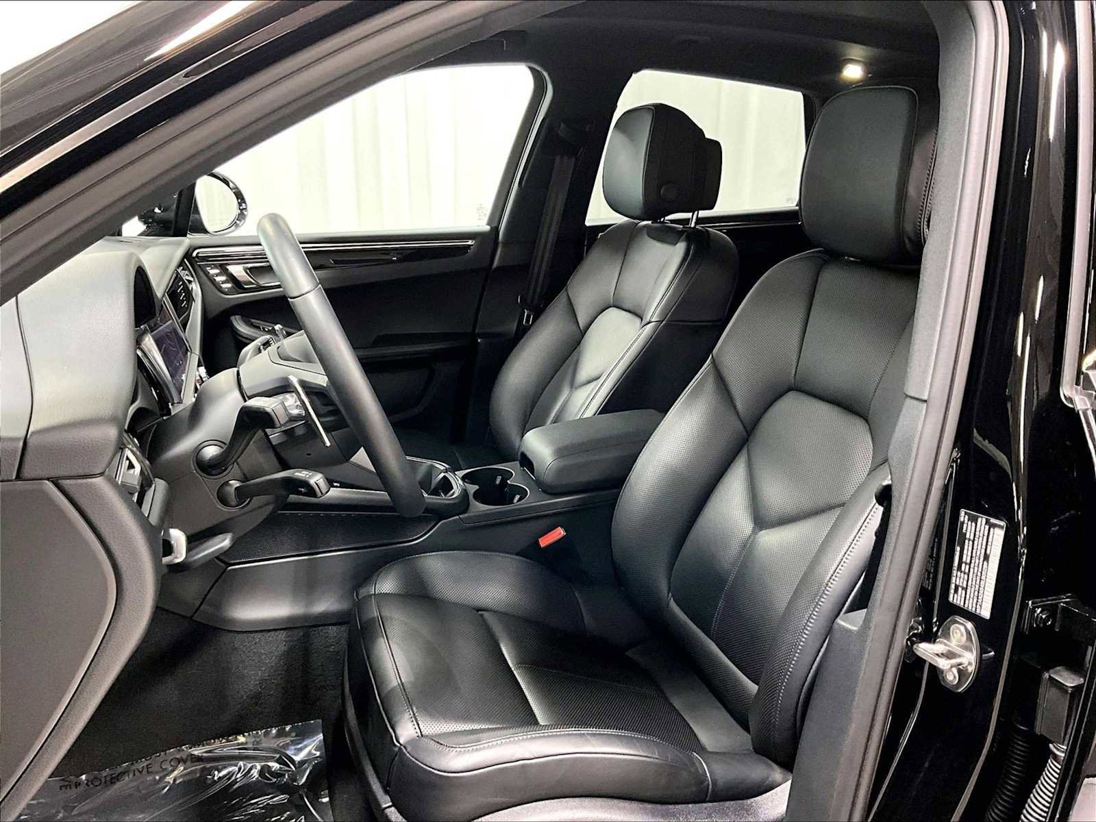 Used 2025 Porsche Macan w/ Premium Package Plus image 8