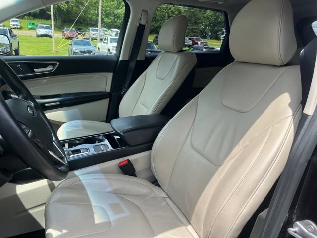 Used 2019 Ford Edge Titanium w/ Cold Weather Package AWD/4WD image 12