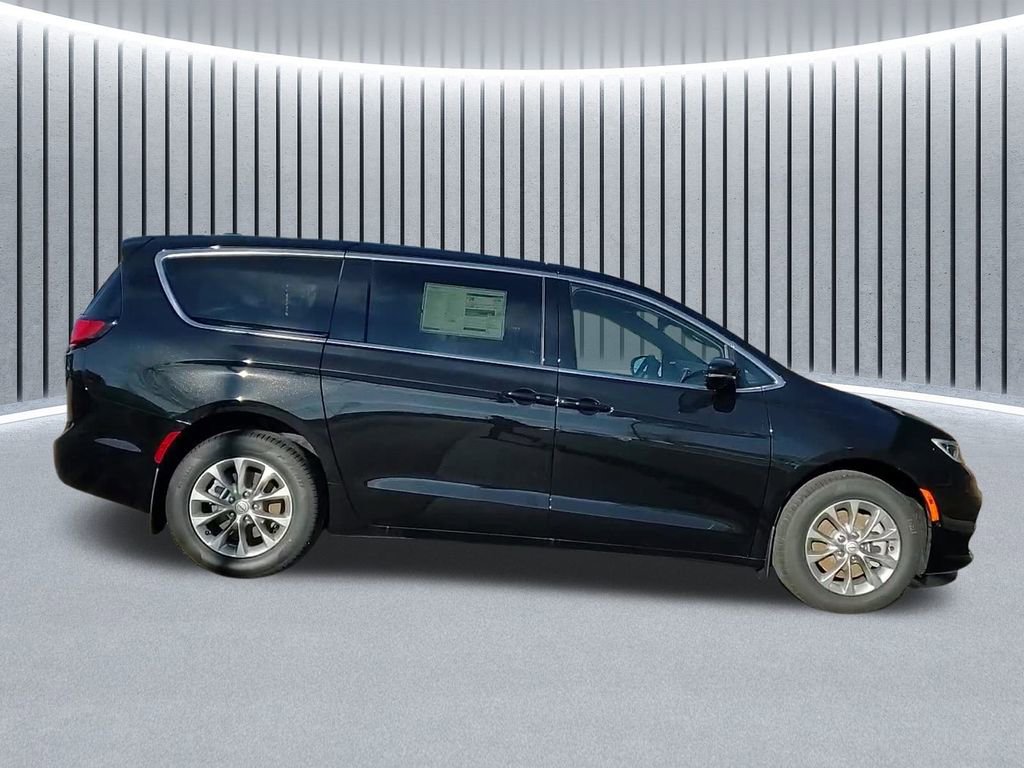 New 2026 Chrysler Pacifica Select AWD/4WD image 2