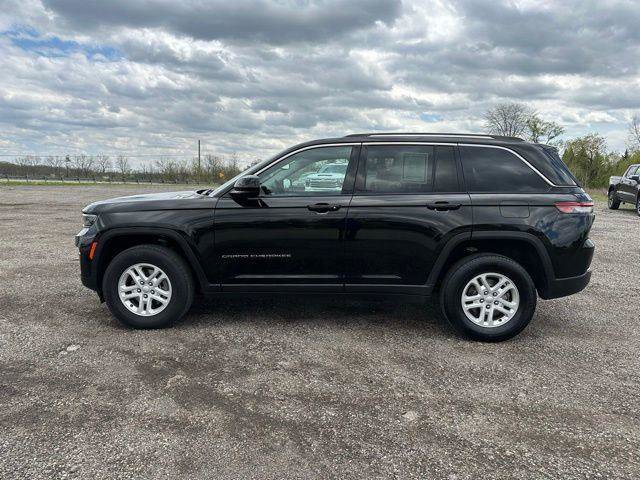 Used 2023 Jeep Grand Cherokee Laredo AWD/4WD image 4