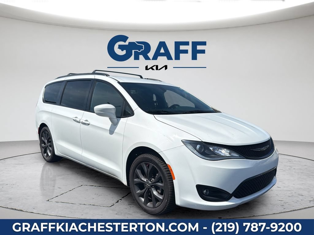 Used 2020 Chrysler Pacifica Touring-L w/ Premium Audio Group FWD image 11