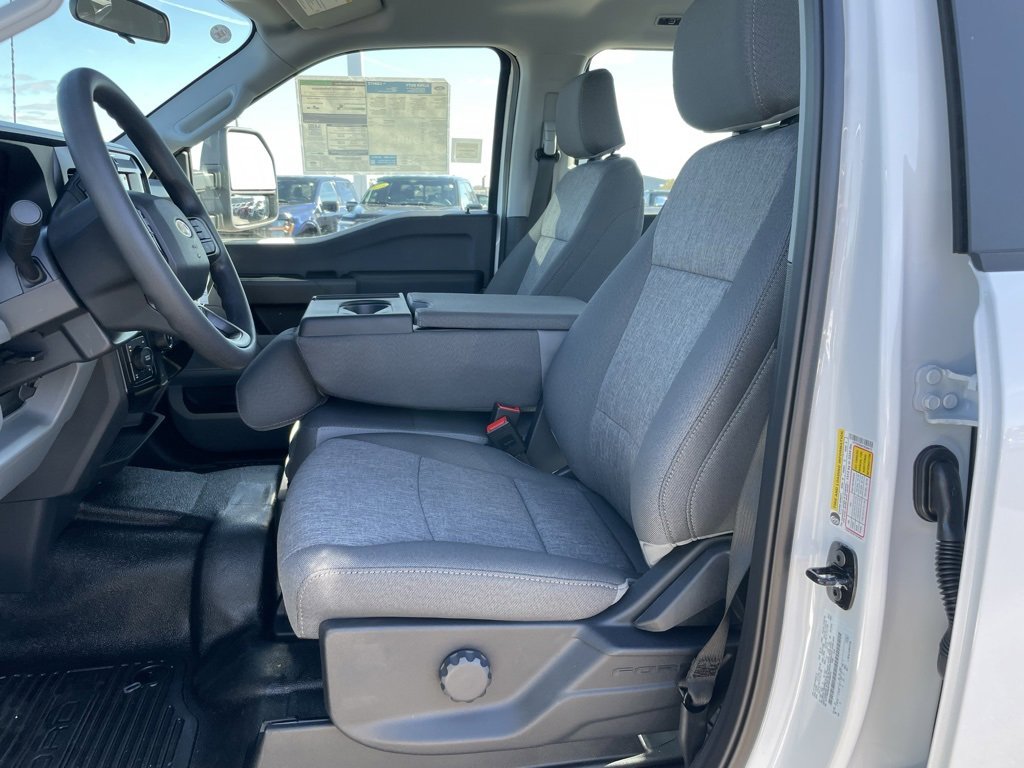 New 2026 Ford F250 XL w/ XL Chrome Package image 7