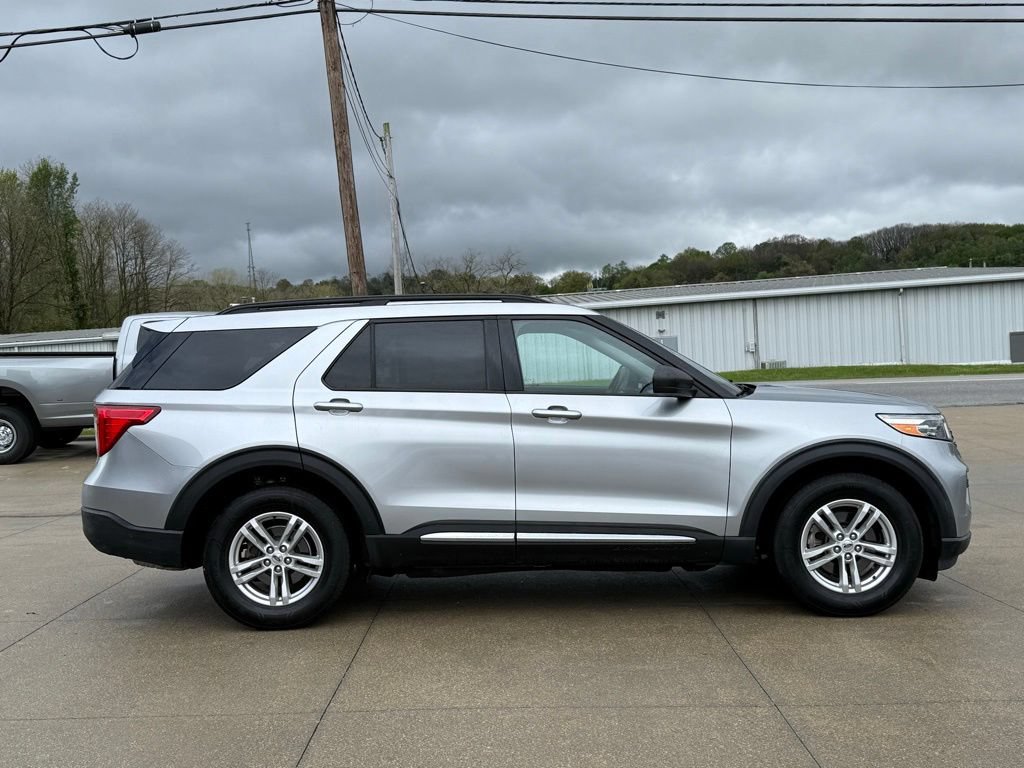 Used 2020 Ford Explorer XLT w/ Comfort Package AWD/4WD image 18