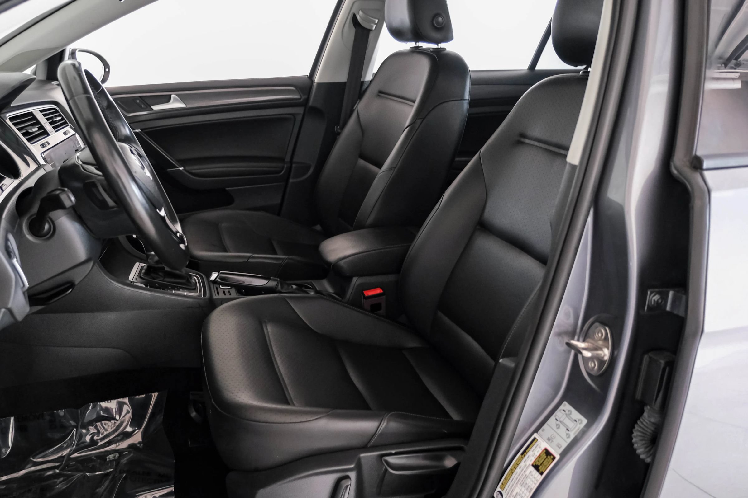 Used 2019 Volkswagen Golf SE FWD image 30