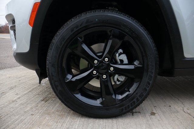 New 2025 Jeep Grand Cherokee Altitude image 23