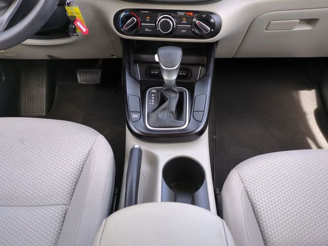 Used 2025 Kia Soul LX w/ LX Technology Package FWD image 19