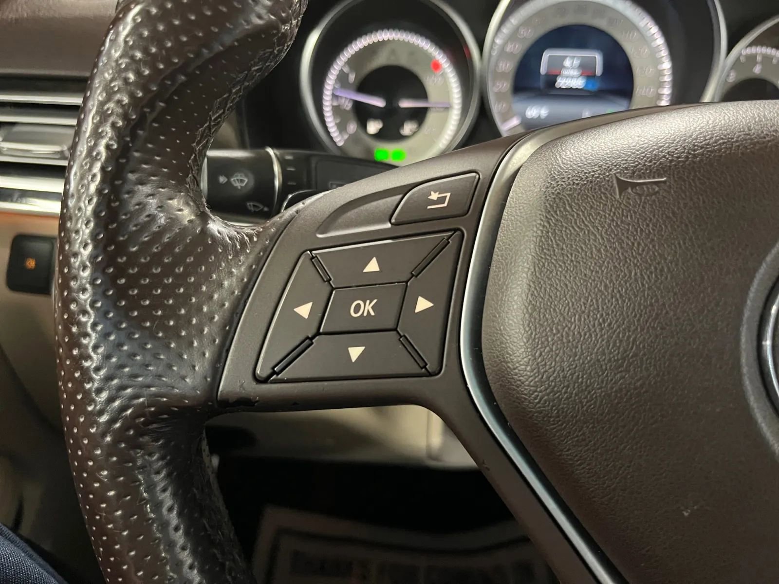 Used 2015 Mercedes-Benz E 350 Sedan w/ Premium 1 Package image 37