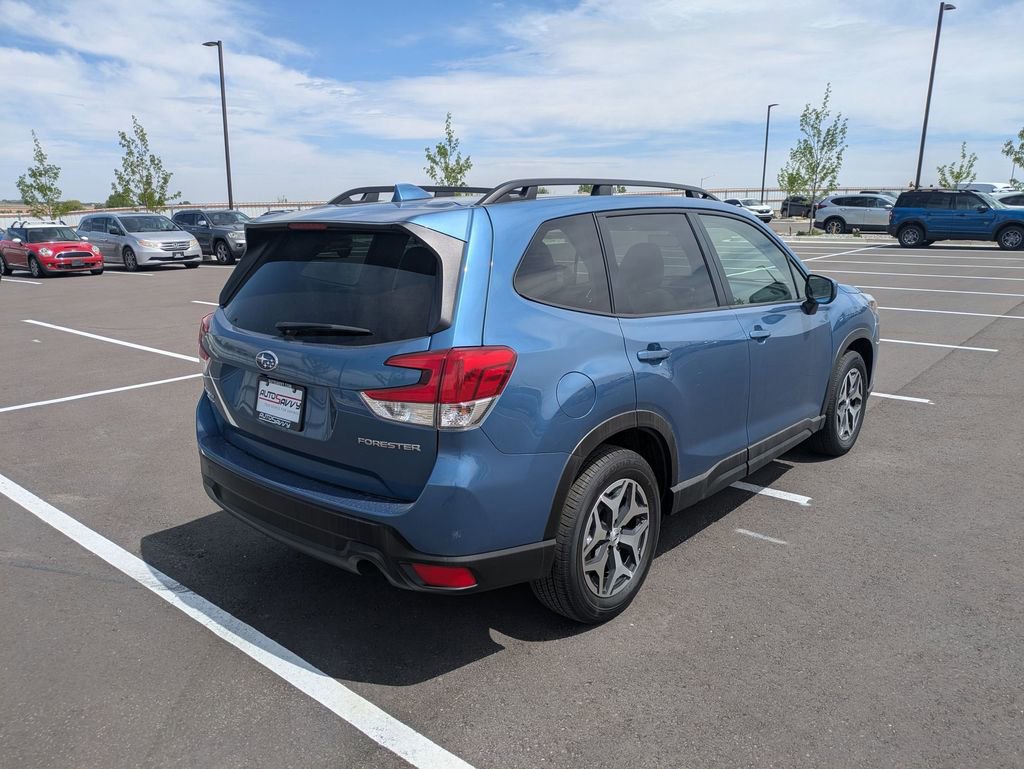Used 2023 Subaru Forester Premium image 3
