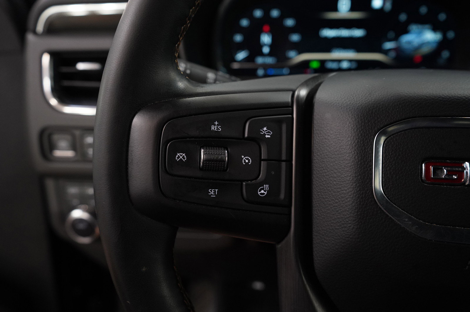 Used 2023 GMC Yukon XL AT4 w/ AT4 Premium Package image 20