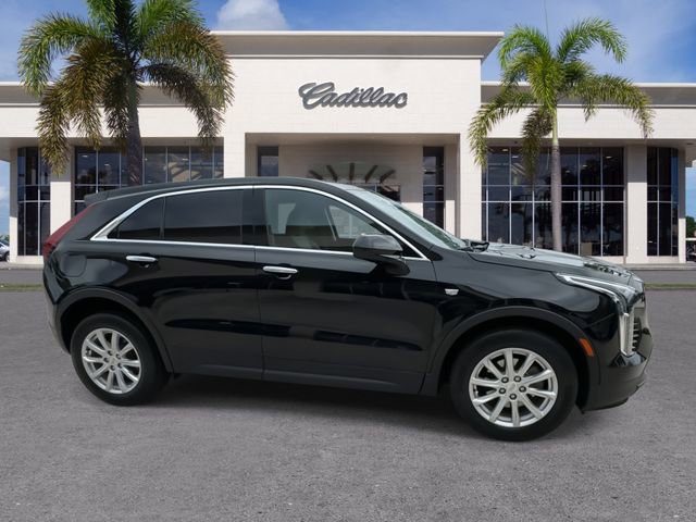 Certified 2022 Cadillac XT4 Luxury w/ Driver Awareness Package image 17