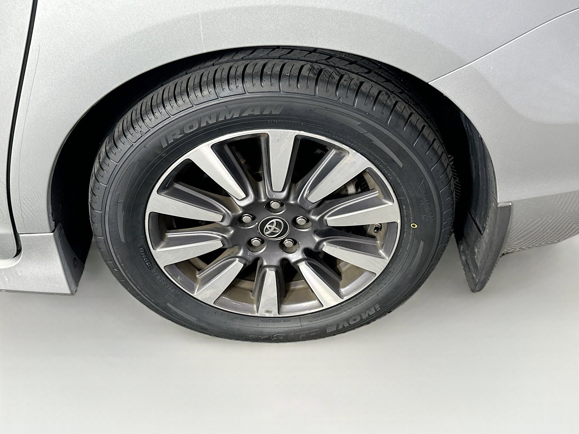 Used 2019 Toyota Sienna Limited Premium w/ Carpet Mat Package FWD image 11