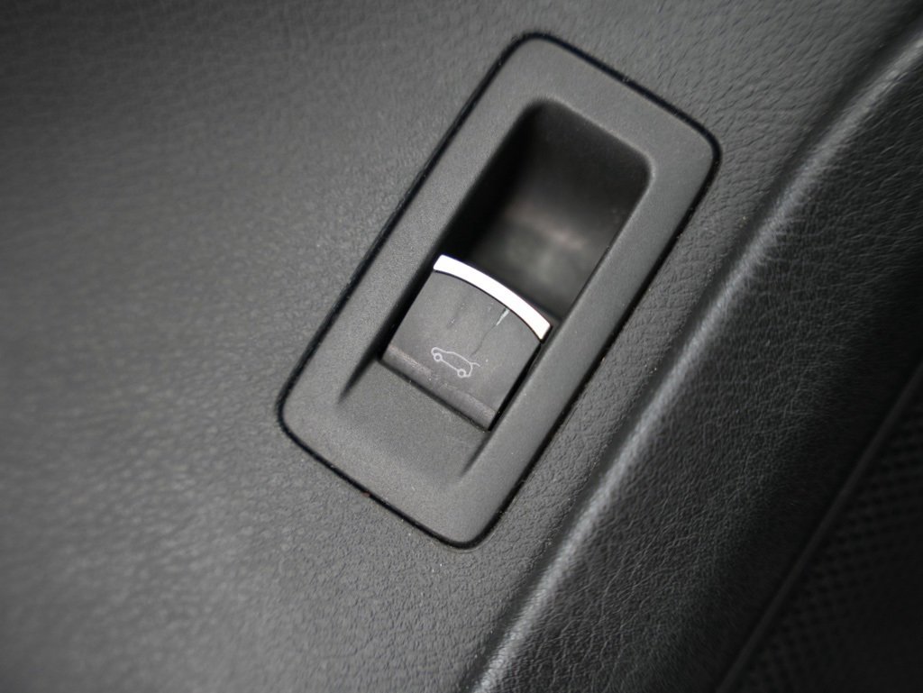 Used 2013 Volkswagen Touareg VR6 image 51