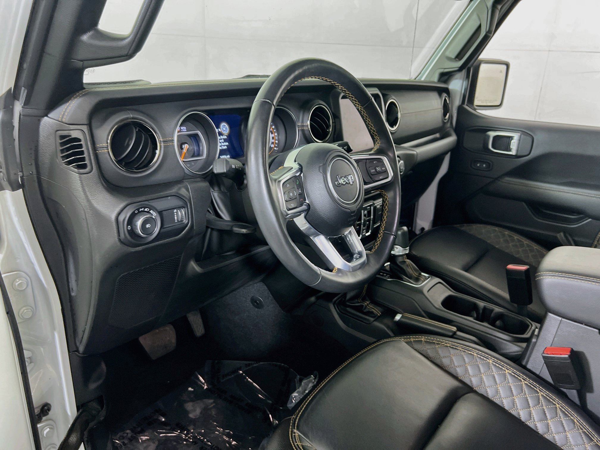 Used 2023 Jeep Wrangler Unlimited Sahara AWD/4WD image 9