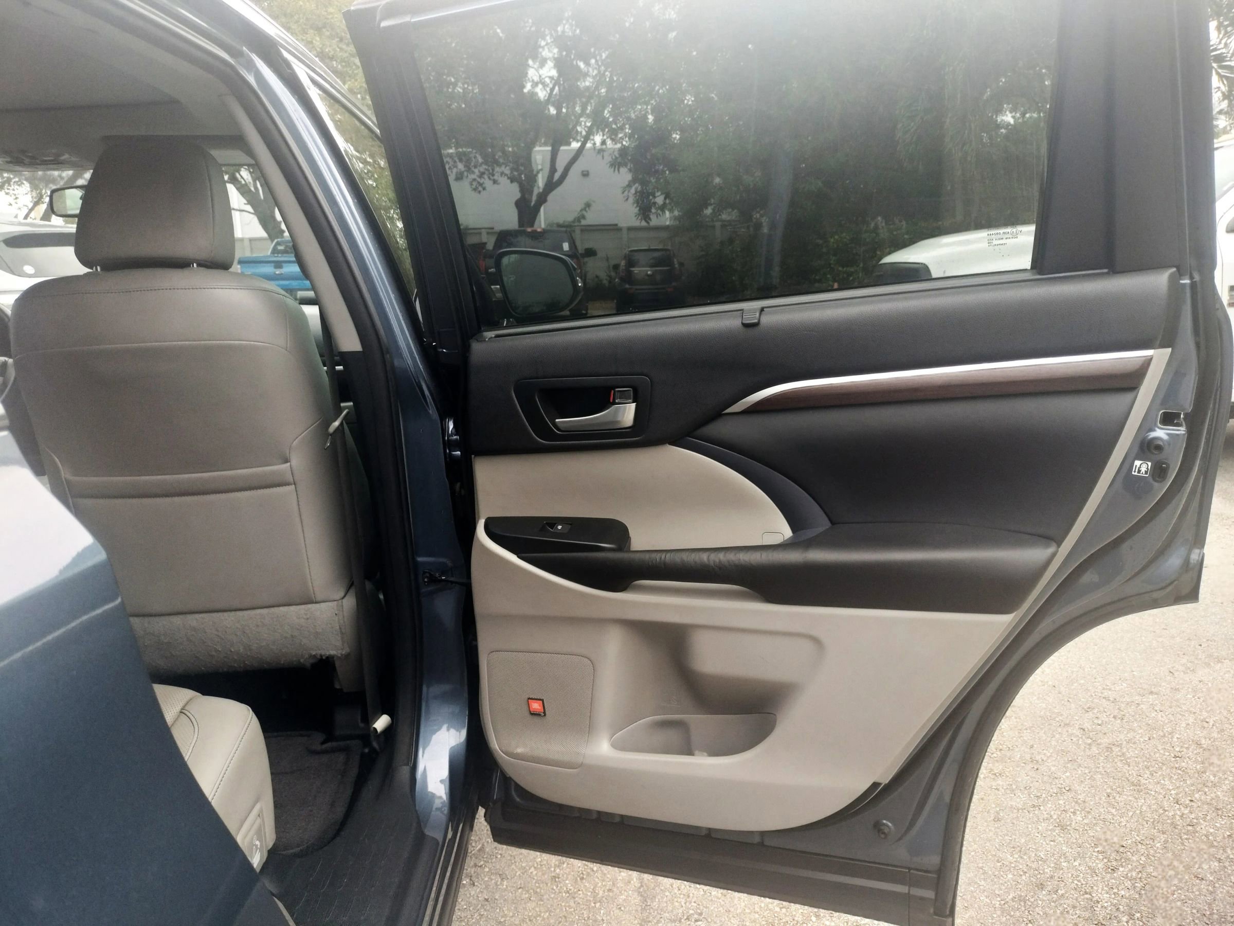 Used 2016 Toyota Highlander Limited Platinum image 25