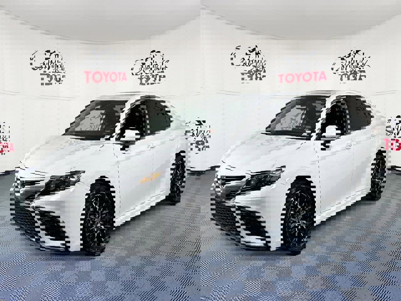 Used 2023 Toyota Camry SE image 4