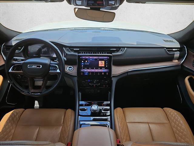 Used 2025 Jeep Grand Cherokee Summit AWD/4WD image 18
